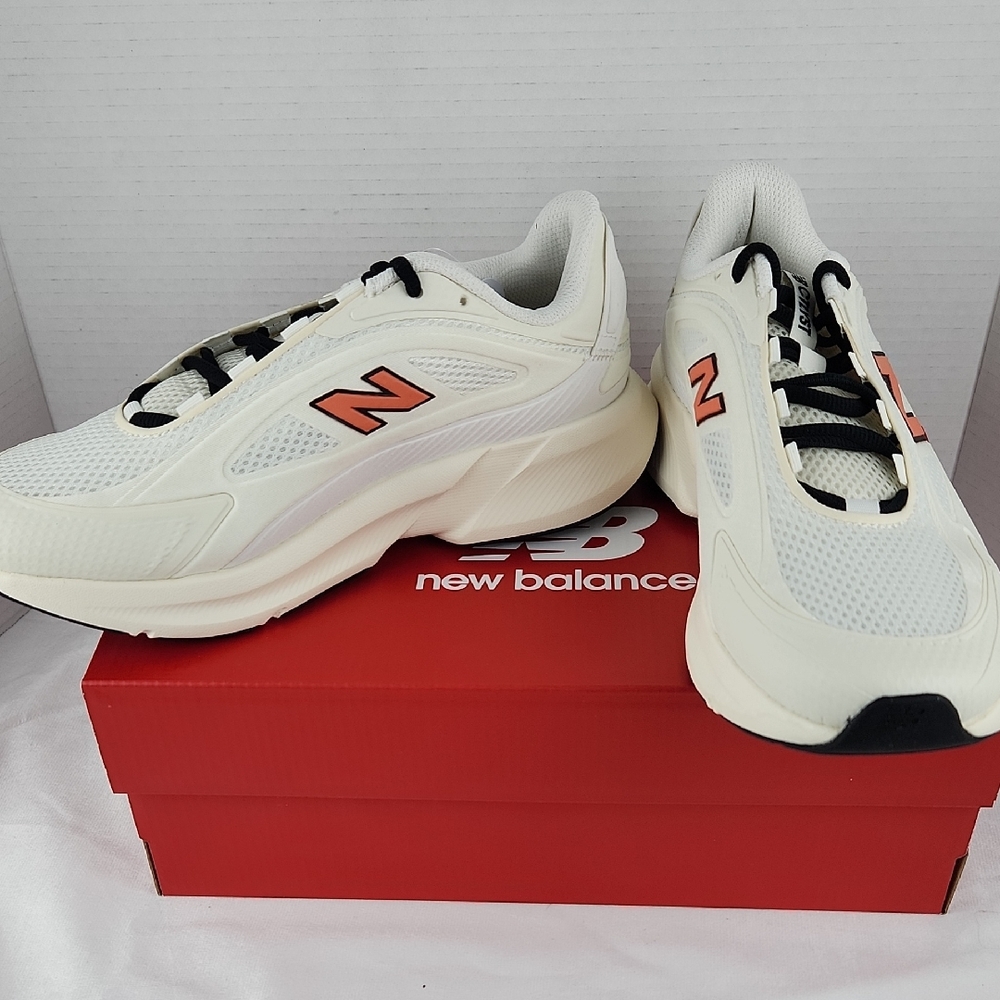 New Balance Catalyst Womans 9W New With Box